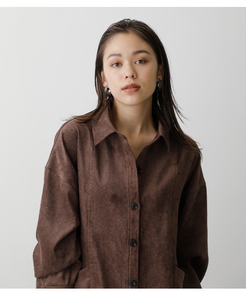 AZUL by moussy（アズールバイマウジー）の「MATTE VELOUR SHIRT/マットベロアシャツ（シャツ/ブラウス・レディース・ダークグリーン/ブラウン/ライトベージュ・SMALL/MEDIUM）」の7枚目の写真