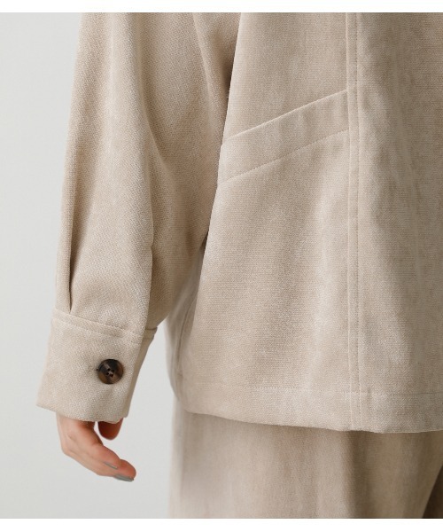 AZUL by moussy（アズールバイマウジー）の「MATTE VELOUR SHIRT/マットベロアシャツ（シャツ/ブラウス・レディース・ダークグリーン/ブラウン/ライトベージュ・SMALL/MEDIUM）」の6枚目の写真