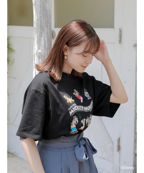 Disney（ディズニー）の「ﾃﾞｨｽﾞﾆｰｷｬﾗｸﾀｰ/ｼﾞｪﾝﾀﾞｰﾚｽTｼｬﾂ（Tシャツ/カットソー・レディース・ブラック/オフホワイト/サックスブルー・FREE）」の2枚目の写真