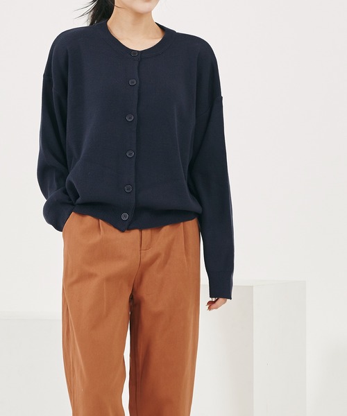 me+em select（ミームセレクト）の「ベーシッククルーネックニットカーディガン（カーディガン/ボレロ・レディース・スカイブルー/ブラック/ネイビー/レッド/ピンク/イエロー/ブルー/グリーン/クリーム/モカ/ブラウン・FREE）」の7枚目の写真