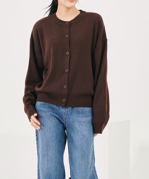 me+em select（ミームセレクト）の「ベーシッククルーネックニットカーディガン（カーディガン/ボレロ・レディース・スカイブルー/ブラック/ネイビー/レッド/ピンク/イエロー/ブルー/グリーン/クリーム/モカ/ブラウン・FREE）」の3枚目の写真