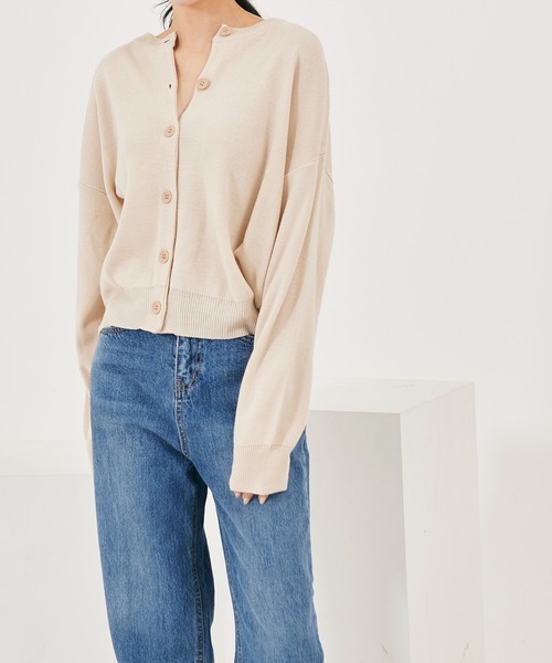 me+em select（ミームセレクト）の「ベーシッククルーネックニットカーディガン（カーディガン/ボレロ・レディース・スカイブルー/ブラック/ネイビー/レッド/ピンク/イエロー/ブルー/グリーン/クリーム/モカ/ブラウン・FREE）」の4枚目の写真