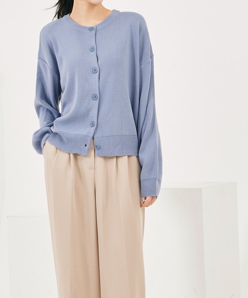 me+em select（ミームセレクト）の「ベーシッククルーネックニットカーディガン（カーディガン/ボレロ・レディース・スカイブルー/ブラック/ネイビー/レッド/ピンク/イエロー/ブルー/グリーン/クリーム/モカ/ブラウン・FREE）」の6枚目の写真