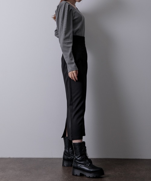 Adoon plain(アドーンプレーン)の「スクエアネックロンT(Tシャツ/カットソー・レディース・ブラック/オフホワイト/ダークブルー・FREE)」の18枚目の写真