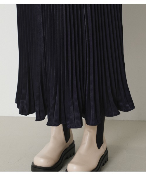crie conforto（クリーコンフォルト）の「グロッシーアコーディオンプリーツスカート（スカート・レディース・ライトブルー/ダークグリーン/スモークピンク/ダークネイビー・SMALL/MEDIUM）」の5枚目の写真