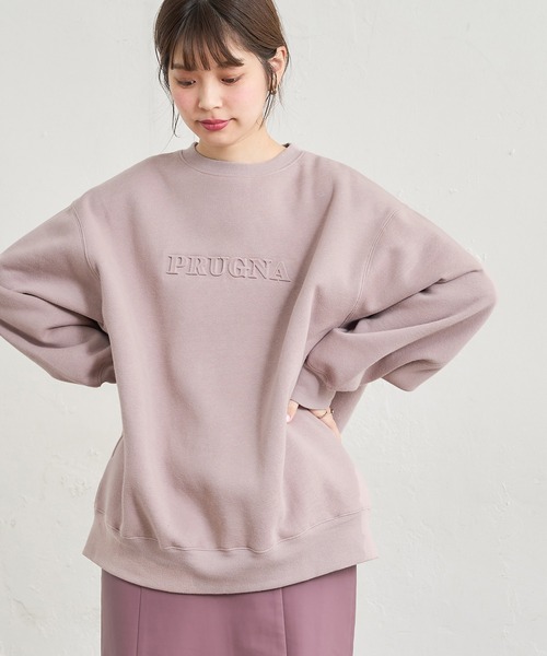 natural couture(ナチュラルクチュール)の「あおいさんコラボエンボスユニセックス裏毛プルオーバー(スウェット・レディース・スミクロ/ブラウン/ライトベージュ/ピンクベージュ・FREE)」の4枚目の写真