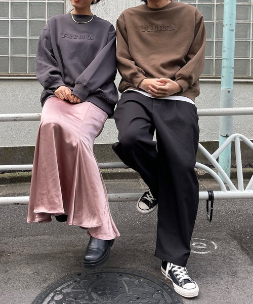 natural couture(ナチュラルクチュール)の「あおいさんコラボエンボスユニセックス裏毛プルオーバー(スウェット・レディース・スミクロ/ブラウン/ライトベージュ/ピンクベージュ・FREE)」の2枚目の写真