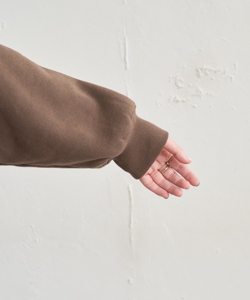 natural couture(ナチュラルクチュール)の「あおいさんコラボエンボスユニセックス裏毛プルオーバー(スウェット・レディース・スミクロ/ブラウン/ライトベージュ/ピンクベージュ・FREE)」の11枚目の写真