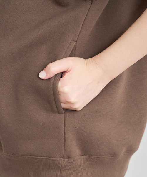 natural couture(ナチュラルクチュール)の「あおいさんコラボエンボスユニセックス裏毛プルオーバー(スウェット・レディース・スミクロ/ブラウン/ライトベージュ/ピンクベージュ・FREE)」の19枚目の写真