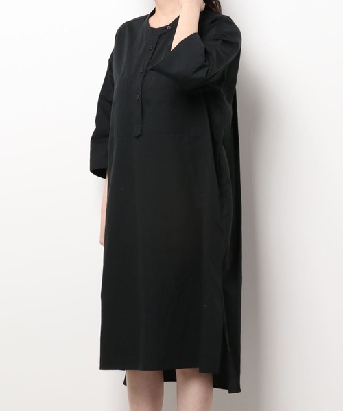 WHITE MAILS(ホワイトメイルズ)の「COTTON PAPER SOFT TWILL WIDE SLEEVE DRESS / ソフトツイルワイドスリーブワンピース(ワンピース・レディース・ブラック/パープル/カーキ・1)」の1枚目の写真