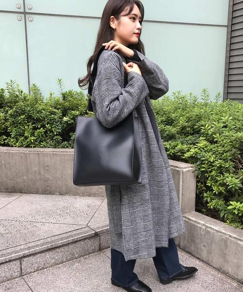 INGNI（イング）の「ワイドハンドルショルダーバッグ（トートバッグ・レディース・ブラック/キャメル・ONE SIZE）」の10枚目の写真