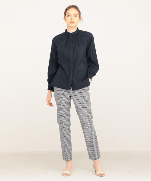 TOMORROWLAND （トゥモローランド）の「サークルドットストレッチ ミディシガレットパンツ（スラックス・レディース・ブルー系その他3・36/34）」の2枚目の写真