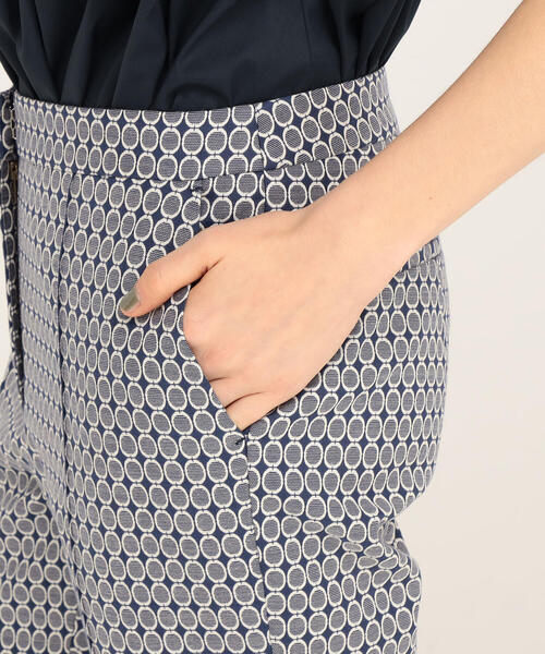 TOMORROWLAND （トゥモローランド）の「サークルドットストレッチ ミディシガレットパンツ（スラックス・レディース・ブルー系その他3・36/34）」の9枚目の写真