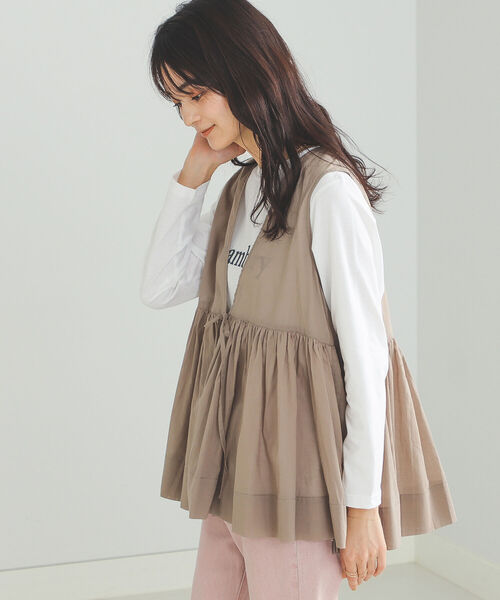 BEAMS HEART（ビームスハート）の「BEAMS HEART / プリントTシャツ×ジレ セット（Tシャツ/カットソー・レディース・ブラウン/オフホワイト/オリーブ・FREE）」の2枚目の写真