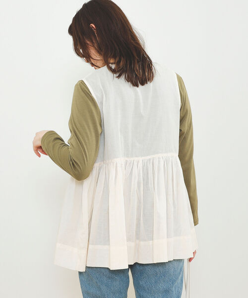 BEAMS HEART（ビームスハート）の「BEAMS HEART / プリントTシャツ×ジレ セット（Tシャツ/カットソー・レディース・ブラウン/オフホワイト/オリーブ・FREE）」の16枚目の写真