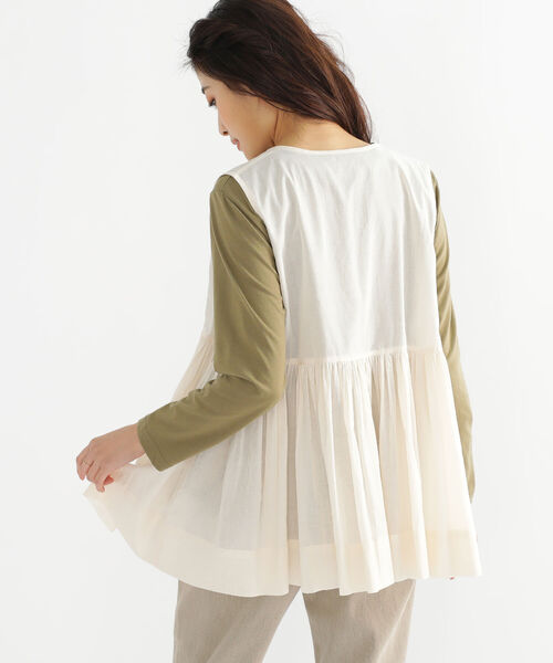 BEAMS HEART（ビームスハート）の「BEAMS HEART / プリントTシャツ×ジレ セット（Tシャツ/カットソー・レディース・ブラウン/オフホワイト/オリーブ・FREE）」の21枚目の写真