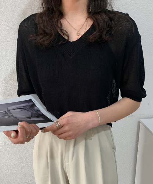 ABITOKYO（アビトーキョー）の「Vネックシアーニットトップス（ニット/セーター・レディース・ホワイト/ブラック/グレイッシュベージュ・FREE）」の9枚目の写真
