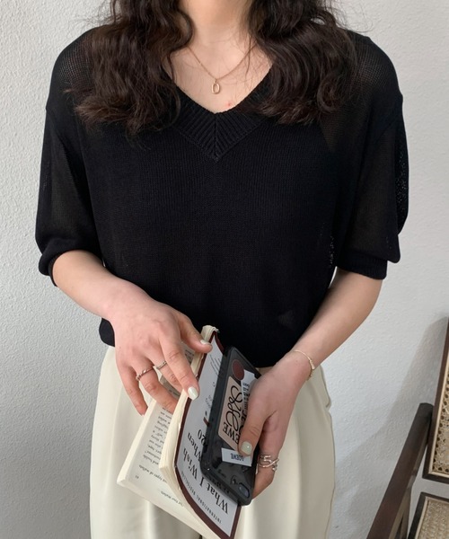 ABITOKYO（アビトーキョー）の「Vネックシアーニットトップス（ニット/セーター・レディース・ホワイト/ブラック/グレイッシュベージュ・FREE）」の10枚目の写真