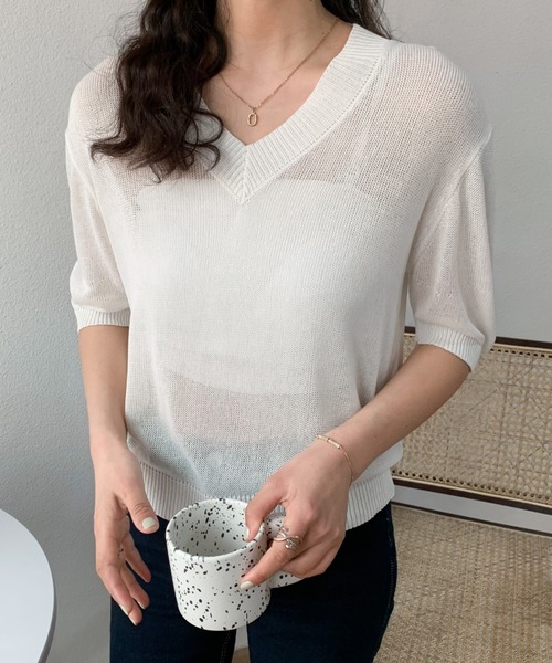 ABITOKYO（アビトーキョー）の「Vネックシアーニットトップス（ニット/セーター・レディース・ホワイト/ブラック/グレイッシュベージュ・FREE）」の18枚目の写真
