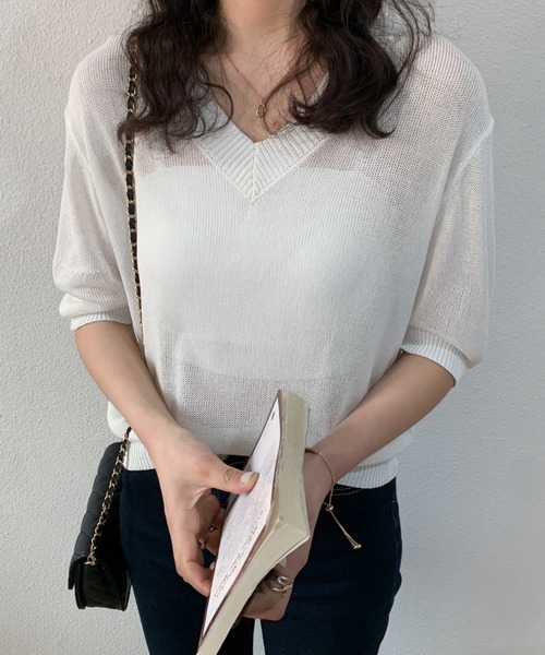 ABITOKYO（アビトーキョー）の「Vネックシアーニットトップス（ニット/セーター・レディース・ホワイト/ブラック/グレイッシュベージュ・FREE）」の19枚目の写真