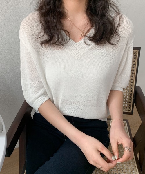 ABITOKYO（アビトーキョー）の「Vネックシアーニットトップス（ニット/セーター・レディース・ホワイト/ブラック/グレイッシュベージュ・FREE）」の12枚目の写真