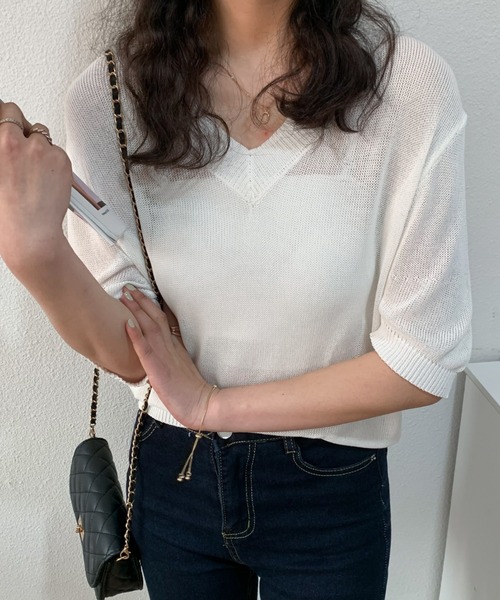 ABITOKYO（アビトーキョー）の「Vネックシアーニットトップス（ニット/セーター・レディース・ホワイト/ブラック/グレイッシュベージュ・FREE）」の20枚目の写真