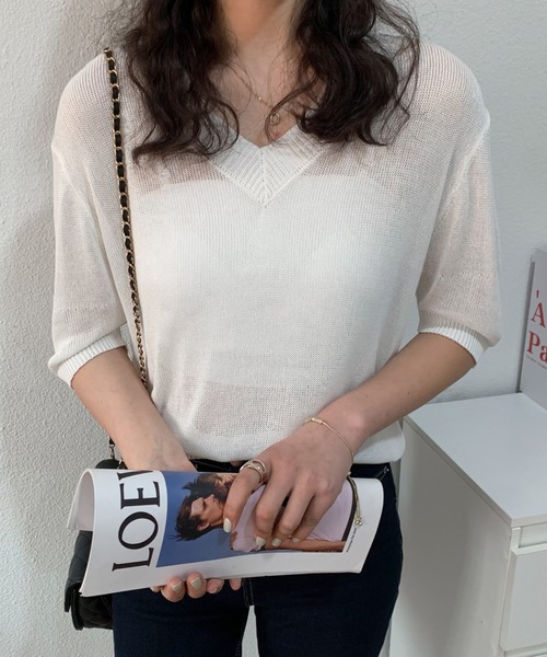 ABITOKYO（アビトーキョー）の「Vネックシアーニットトップス（ニット/セーター・レディース・ホワイト/ブラック/グレイッシュベージュ・FREE）」の6枚目の写真