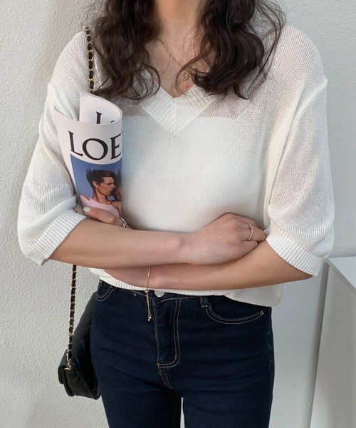 ABITOKYO（アビトーキョー）の「Vネックシアーニットトップス（ニット/セーター・レディース・ホワイト/ブラック/グレイッシュベージュ・FREE）」の13枚目の写真