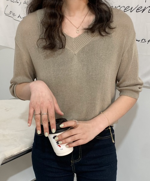 ABITOKYO（アビトーキョー）の「Vネックシアーニットトップス（ニット/セーター・レディース・ホワイト/ブラック/グレイッシュベージュ・FREE）」の8枚目の写真