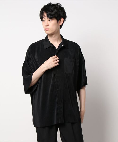 JUGLANS(ユグランス)の「【ATELANE】カットプリーツショートスリーブステンカラーシャツ/メンズ(シャツ/ブラウス・メンズ・ブラック/グレー/ブルー・M/L)」の2枚目の写真