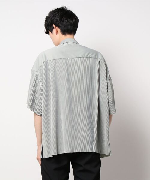 JUGLANS(ユグランス)の「【ATELANE】カットプリーツショートスリーブステンカラーシャツ/メンズ(シャツ/ブラウス・メンズ・ブラック/グレー/ブルー・M/L)」の4枚目の写真