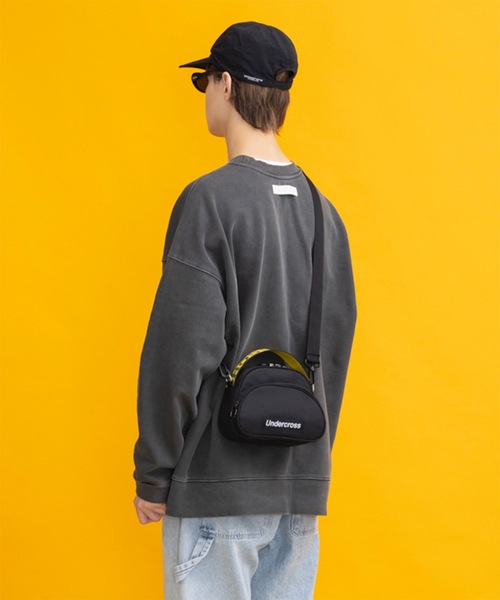UNDERCROSS（アンダークロス）の「【UNDERCROSS 】ジョイクロス ボディバッグ / JOY CROSS BODYBAG（ショルダーバッグ・レディース・ブラック×ブラック/ブラック×レッド/カラフル/ブラック×イエロー・FREE）」の3枚目の写真