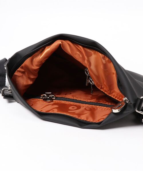 ITTI（イッチ）の「ショルダーバッグ（ショルダーバッグ・メンズ・ブラック・FREE）」の4枚目の写真