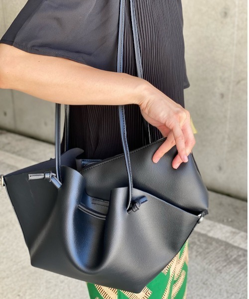 L.H.P(エルエイチピー)の「courage/クラージュ/ショルダーバッグ(ショルダーバッグ・レディース・ホワイト/ブラック/ベージュ/キャメル/その他10・F)」の3枚目の写真