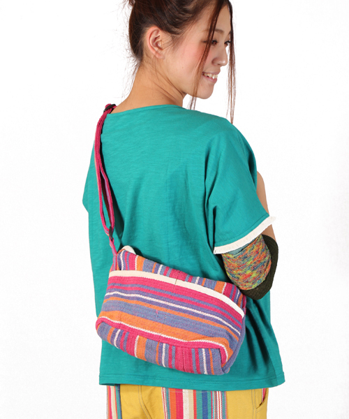 チャイハネ（チャイハネ）の「【チャイハネ】ネパール手織りコットンミニショルダーバッグ（ショルダーバッグ・メンズ・パープル/ホワイト×ブルー/ホワイト/イエロー系その他/ラベンダー/ブルー/グリーン/レッド/ブルー系その他/ダークブルー/グリーン系その他・FREE）」の9枚目の写真