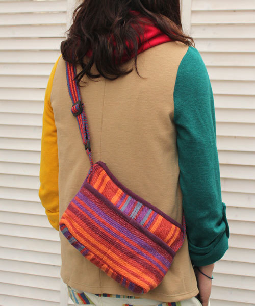 チャイハネ（チャイハネ）の「【チャイハネ】ネパール手織りコットンミニショルダーバッグ（ショルダーバッグ・メンズ・パープル/ホワイト×ブルー/ホワイト/イエロー系その他/ラベンダー/ブルー/グリーン/レッド/ブルー系その他/ダークブルー/グリーン系その他・FREE）」の8枚目の写真