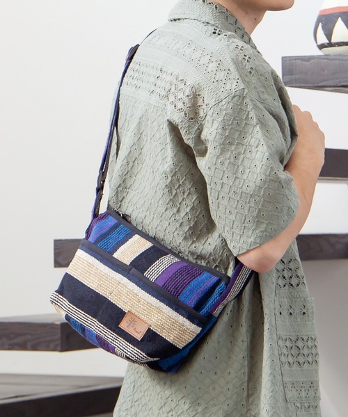 チャイハネ（チャイハネ）の「【チャイハネ】ネパール手織りコットンミニショルダーバッグ（ショルダーバッグ・メンズ・パープル/ホワイト×ブルー/ホワイト/イエロー系その他/ラベンダー/ブルー/グリーン/レッド/ブルー系その他/ダークブルー/グリーン系その他・FREE）」の6枚目の写真