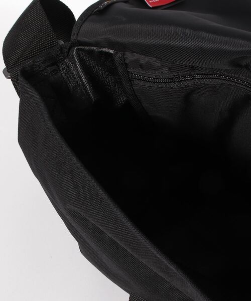 Manhattan Portage（マンハッタンポーテージ）の「Manhattan Portage/マンハッタンポーテージ ショルダーバック Nylon Messenger Bag Flap Zipper Pocket MP1605JRFZP（ショルダーバッグ・メンズ・ブラック×レッド・FREE）」の3枚目の写真