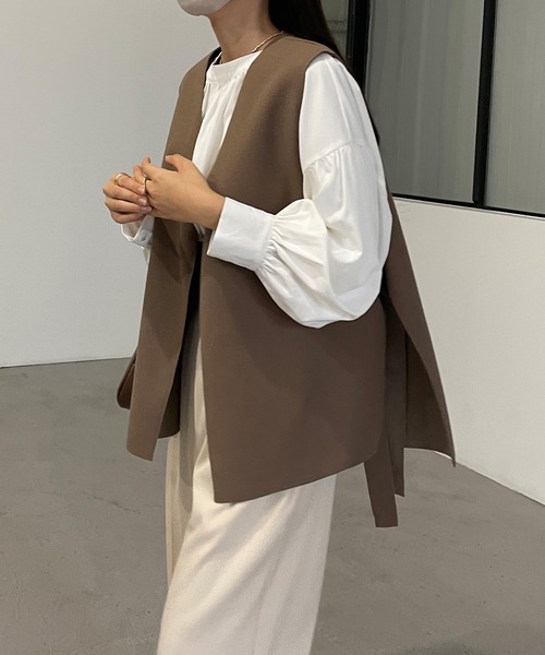 Louere（ルエレ）の「サイドオープンVネックベスト（ベスト・レディース・ブラック/アイボリー/ダークベージュ・FREE）」の3枚目の写真