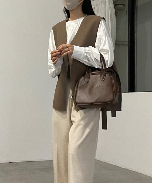 Louere（ルエレ）の「サイドオープンVネックベスト（ベスト・レディース・ブラック/アイボリー/ダークベージュ・FREE）」の7枚目の写真