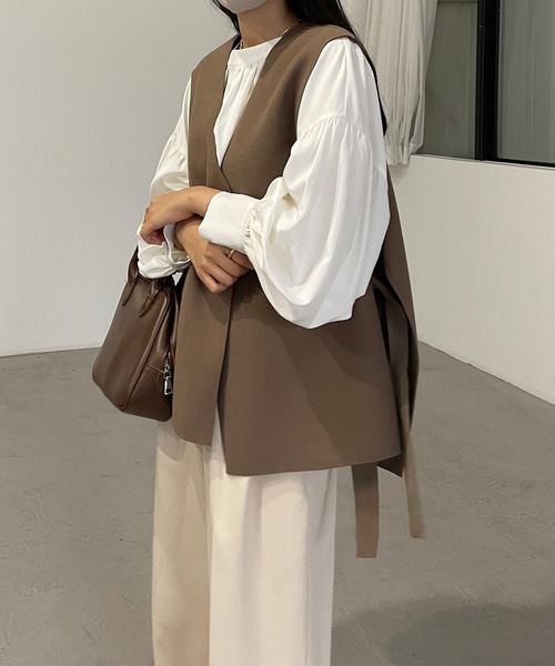 Louere（ルエレ）の「サイドオープンVネックベスト（ベスト・レディース・ブラック/アイボリー/ダークベージュ・FREE）」の4枚目の写真