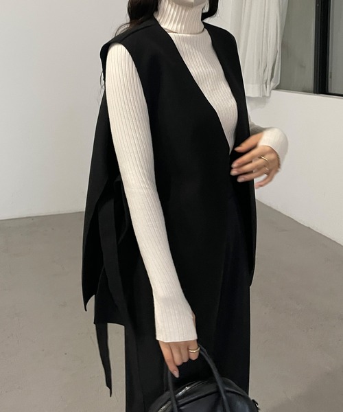 Louere（ルエレ）の「サイドオープンVネックベスト（ベスト・レディース・ブラック/アイボリー/ダークベージュ・FREE）」の10枚目の写真