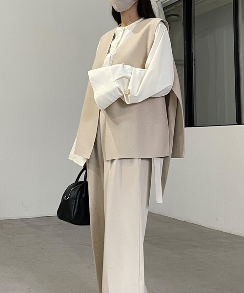 Louere（ルエレ）の「サイドオープンVネックベスト（ベスト・レディース・ブラック/アイボリー/ダークベージュ・FREE）」の6枚目の写真