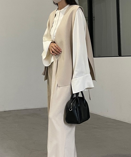 Louere（ルエレ）の「サイドオープンVネックベスト（ベスト・レディース・ブラック/アイボリー/ダークベージュ・FREE）」の8枚目の写真