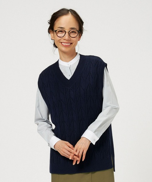 TOKYO SHIRTS(トウキョウシャツ)の「Vネック ゆるシルエット ニットベスト(ベスト・レディース・ネイビー/ライトグリーン/ライトベージュ・M/L)」の3枚目の写真