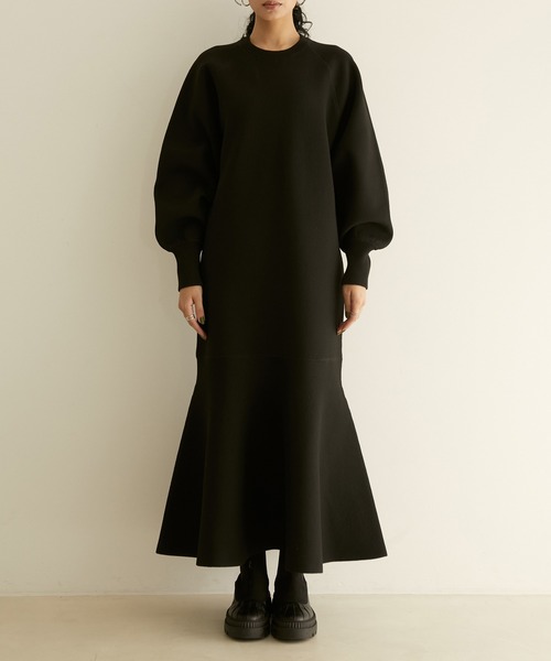 SALON adam et rope'（サロン アダム エ ロペ）の「ヘムフレア―ニットマーメイドワンピース（ワンピース・レディース・ブラック/ホワイト・FREE）」の7枚目の写真