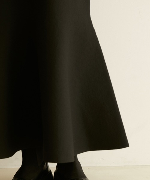 SALON adam et rope'（サロン アダム エ ロペ）の「ヘムフレア―ニットマーメイドワンピース（ワンピース・レディース・ブラック/ホワイト・FREE）」の13枚目の写真