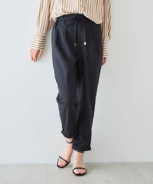 le.coeur blanc(ルクールブラン)の「ツイストヘムイージーテーパードパンツ(その他パンツ・レディース・ブラック/モカ/イエロー・38/36)」の19枚目の写真