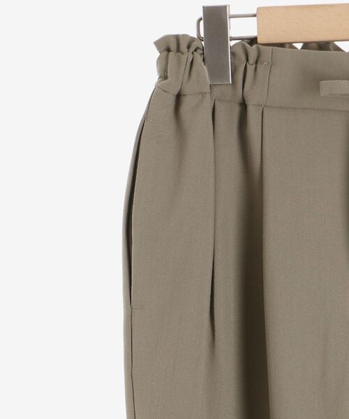 le.coeur blanc(ルクールブラン)の「ツイストヘムイージーテーパードパンツ(その他パンツ・レディース・ブラック/モカ/イエロー・38/36)」の8枚目の写真