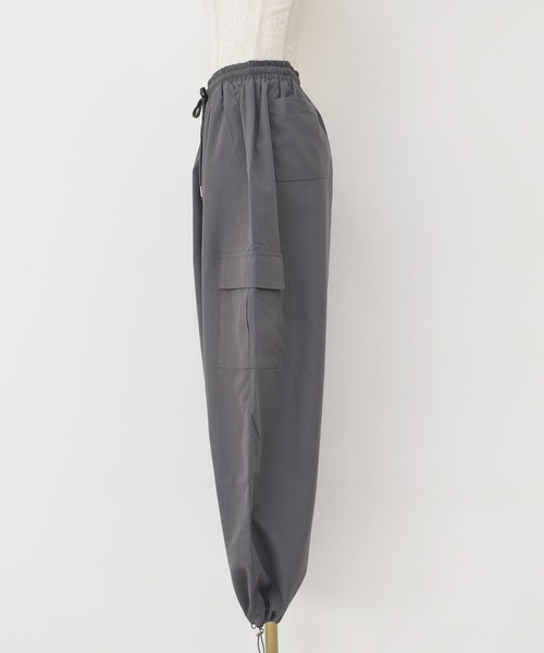 Reurie'(レウリィ)の「【ZOZO限定】ミリタリーカーゴパンツ / パラシュートパンツ ミリタリーパンツ アイボリー カーキ チャコール ブラック ロング(カーゴパンツ・レディース・カーキ/アイボリー/ブラック/チャコールグレー・FREE)」の21枚目の写真
